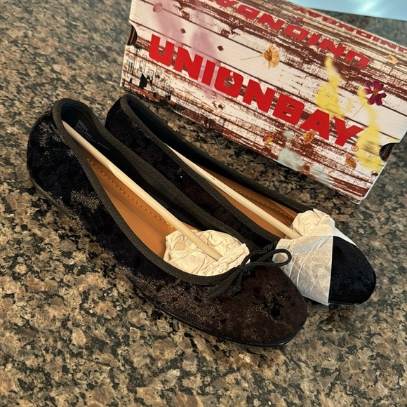 Unionbay Black Velour ballet shoes NIB 8.5 - Picture 2 of 8